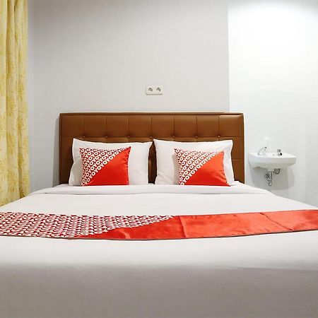 Oyo 1649 Grya Lavinsa Hotell Padang  Exteriör bild