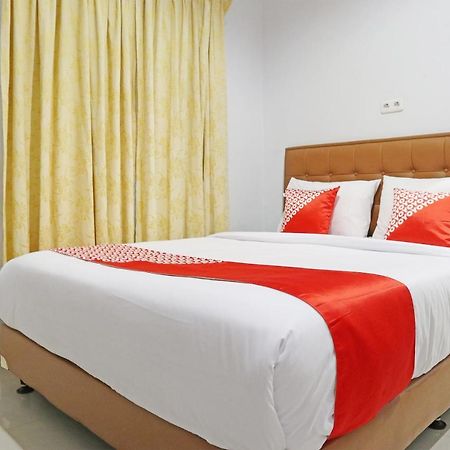 Oyo 1649 Grya Lavinsa Hotell Padang  Exteriör bild