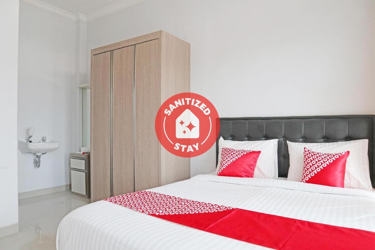 Oyo 1649 Grya Lavinsa Hotell Padang  Exteriör bild