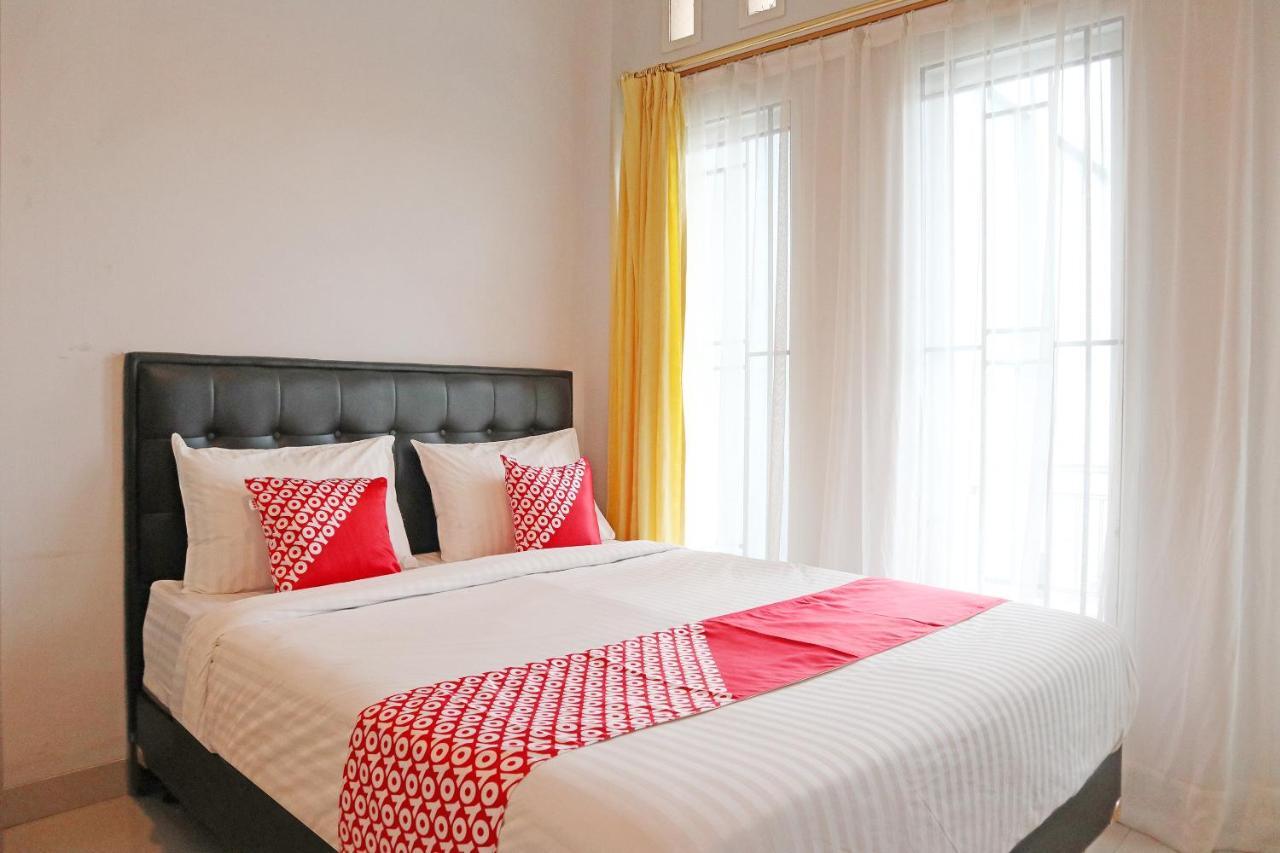 Oyo 1649 Grya Lavinsa Hotell Padang  Exteriör bild