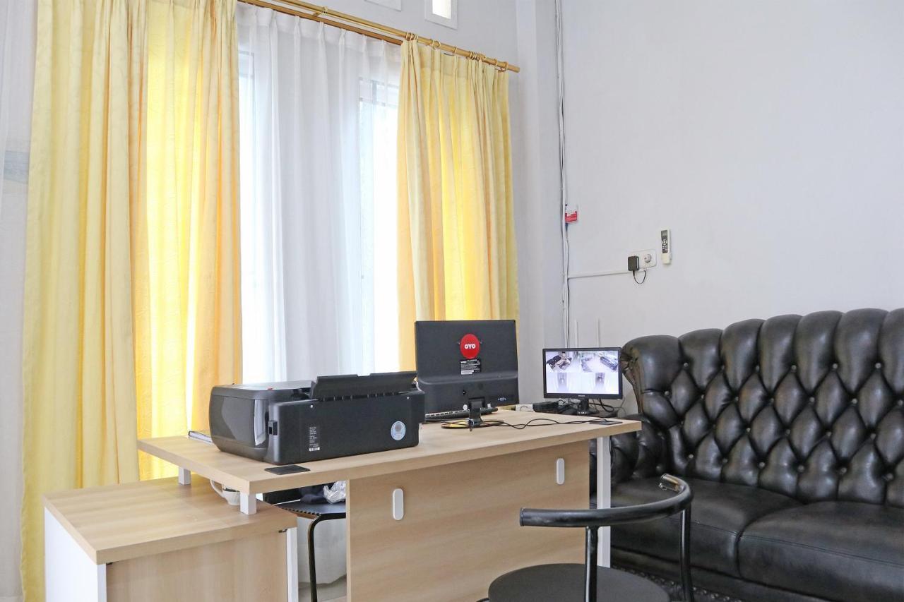 Oyo 1649 Grya Lavinsa Hotell Padang  Exteriör bild
