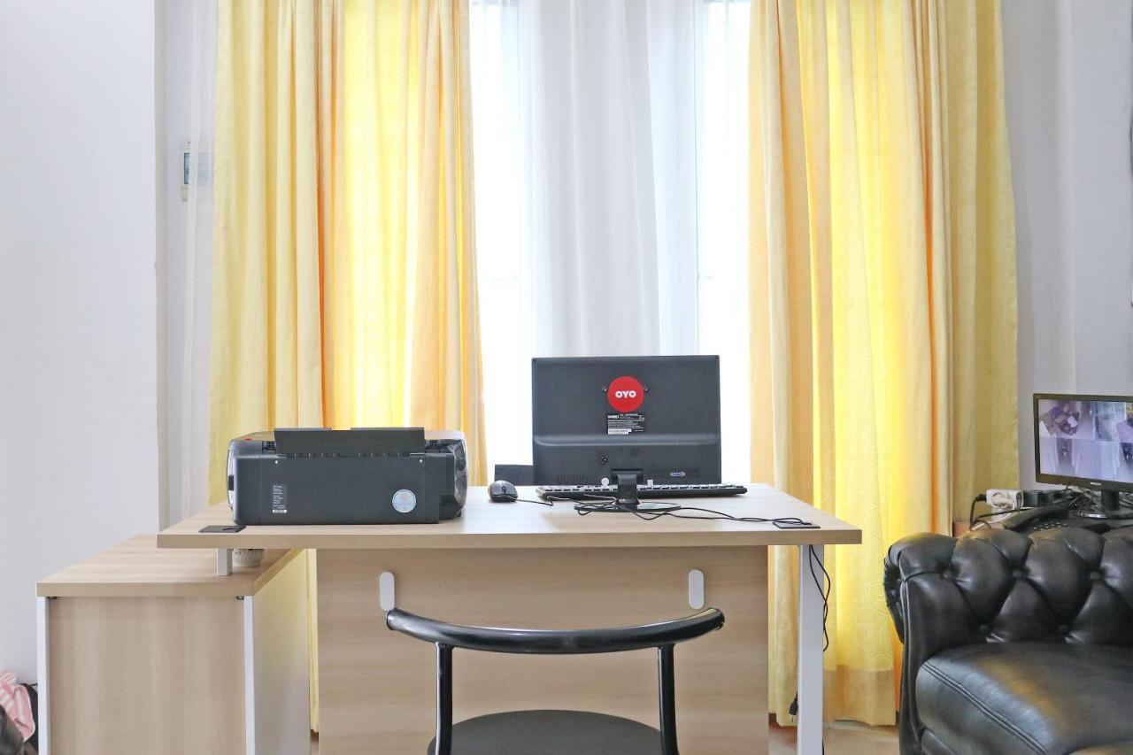 Oyo 1649 Grya Lavinsa Hotell Padang  Exteriör bild