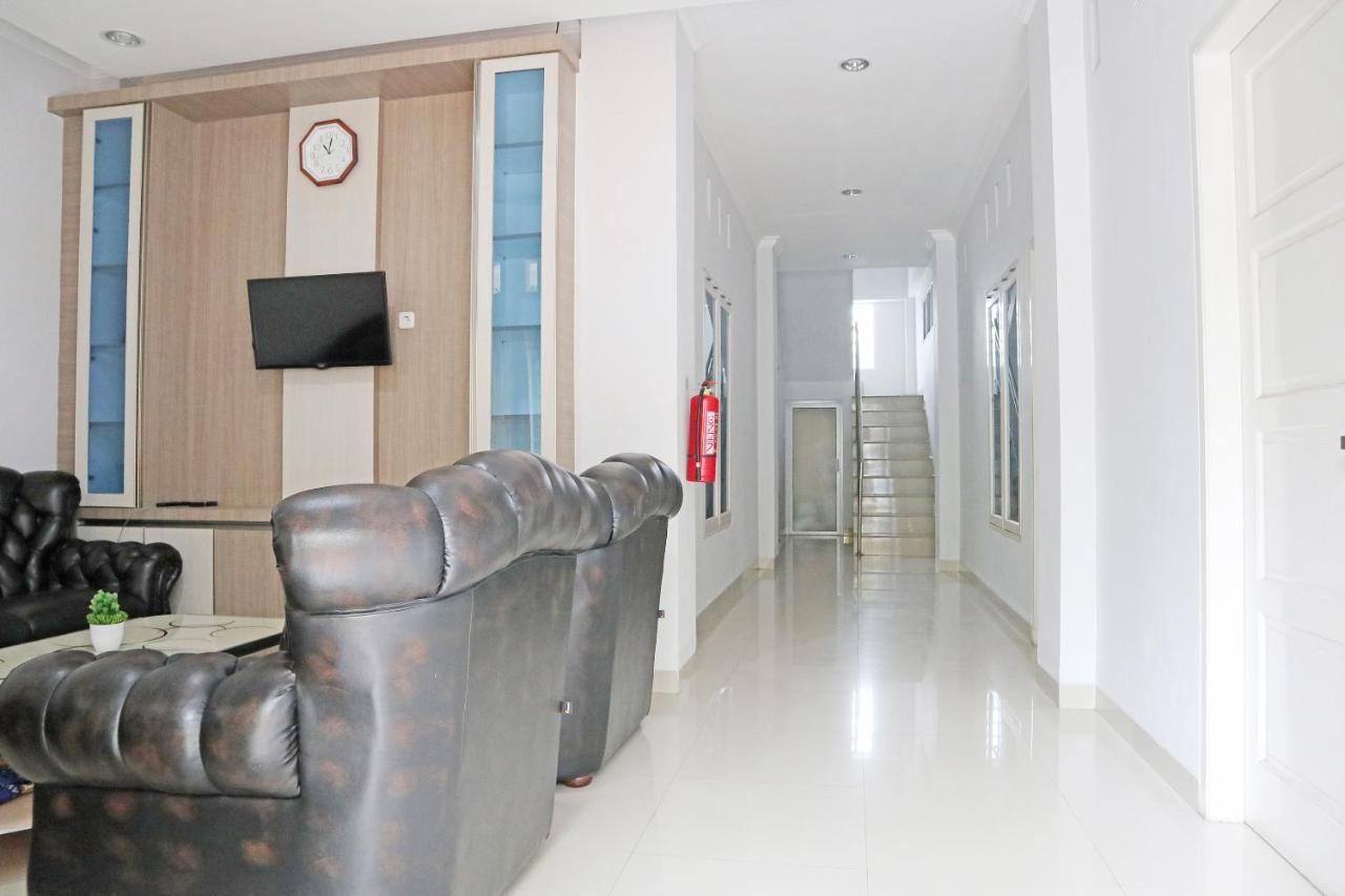 Oyo 1649 Grya Lavinsa Hotell Padang  Exteriör bild