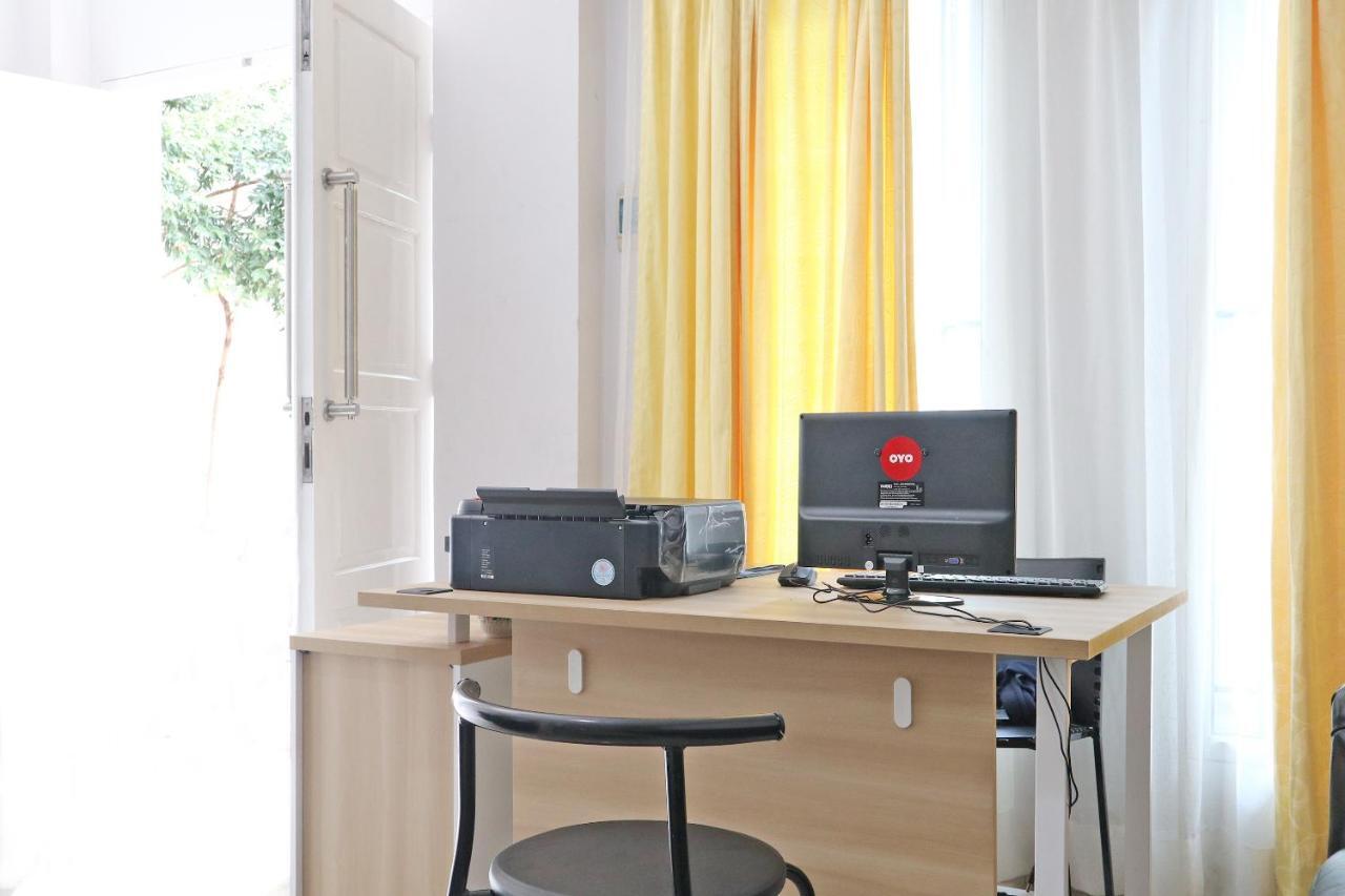 Oyo 1649 Grya Lavinsa Hotell Padang  Exteriör bild