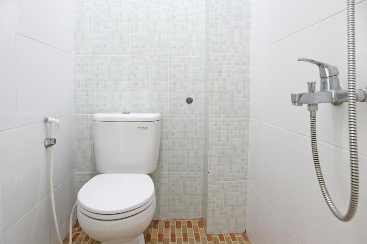 Oyo 1649 Grya Lavinsa Hotell Padang  Exteriör bild