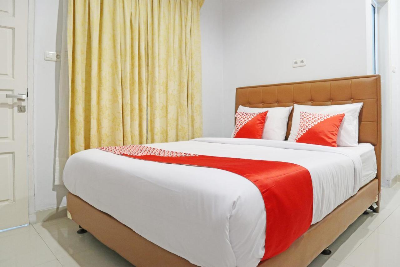 Oyo 1649 Grya Lavinsa Hotell Padang  Exteriör bild