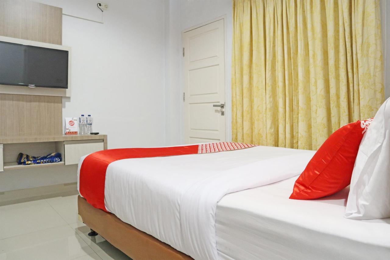Oyo 1649 Grya Lavinsa Hotell Padang  Exteriör bild